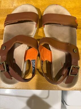 Kuru Sandals size 8